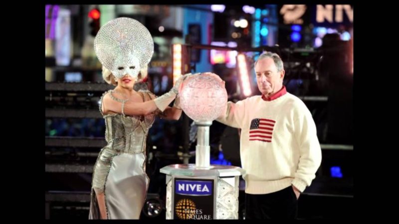 Lady Gaga Kisses Mayor Bloomberg On NYE