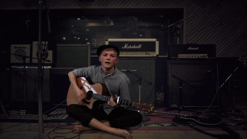 Ulrik Munther – Born This Way (Acoustic Lady Gaga cover)