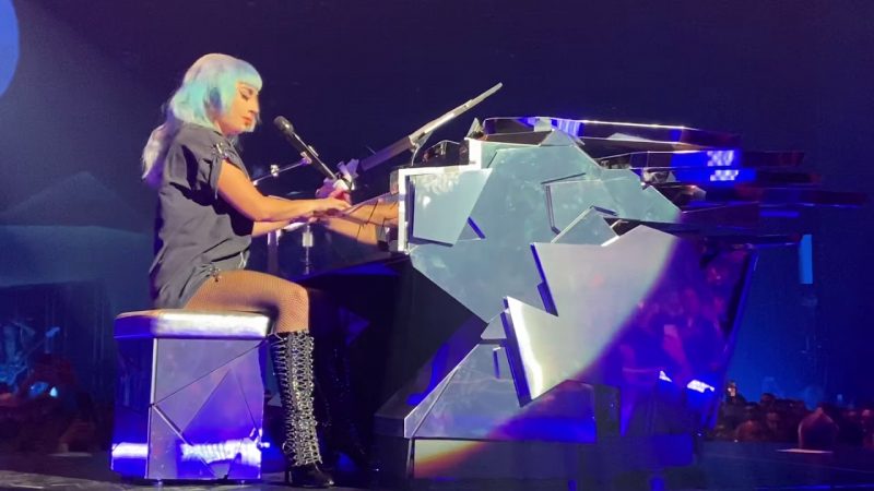 Lady Gaga – Shallow (Live in Las Vegas October 31, 2019)