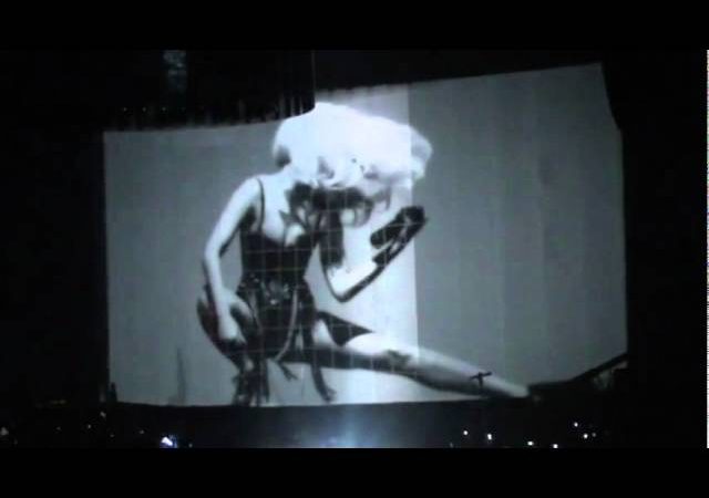 [01/31*] Lady Gaga – Dance in the Dark (live) @ The Monster Ball, Madison Square Garden, 2/21/11